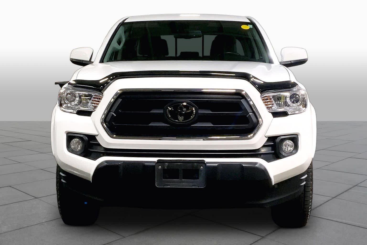 Used 2022 White Toyota SR5 image 4