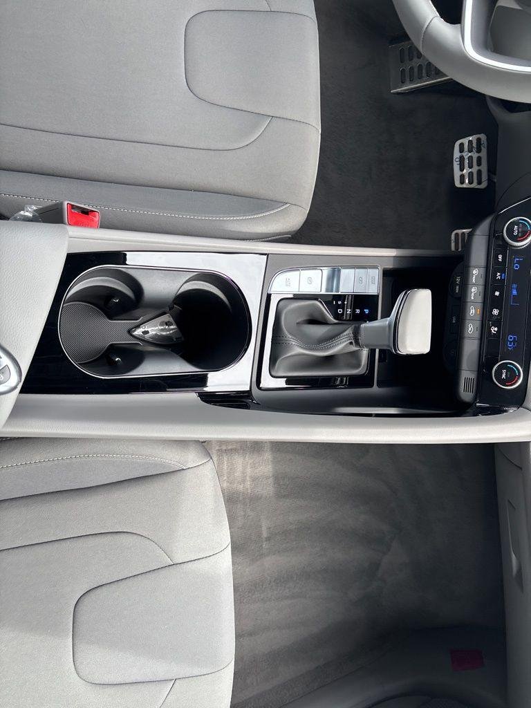 2025 Hyundai Elantra Blue - Photo 14