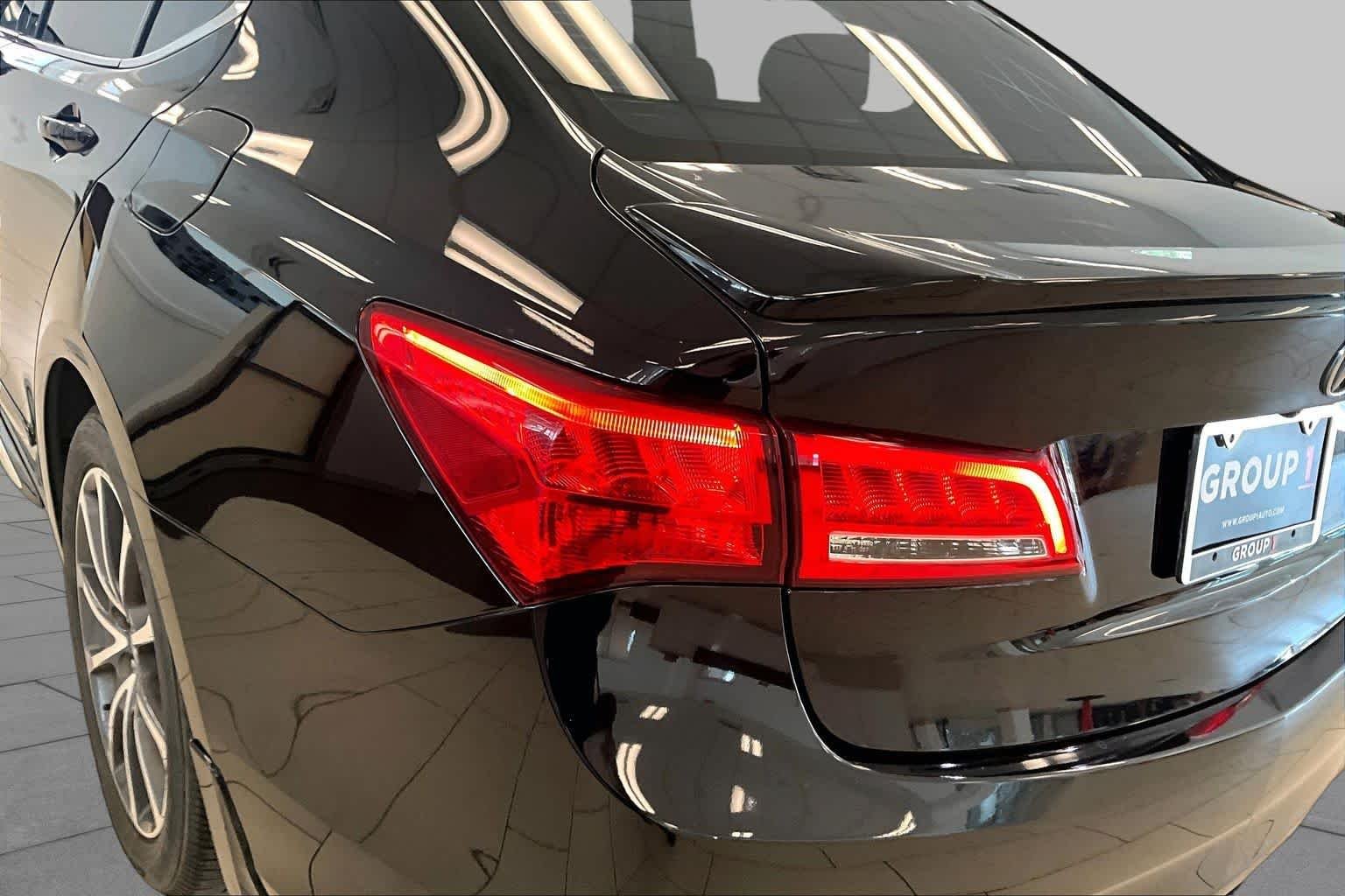 Used 2018 Crystal Black Pearl Acura w/Technology Pkg image 27