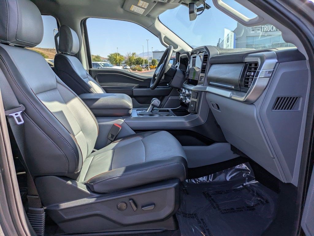 Used 2025 Gray Metallic Ford LARIAT image 30