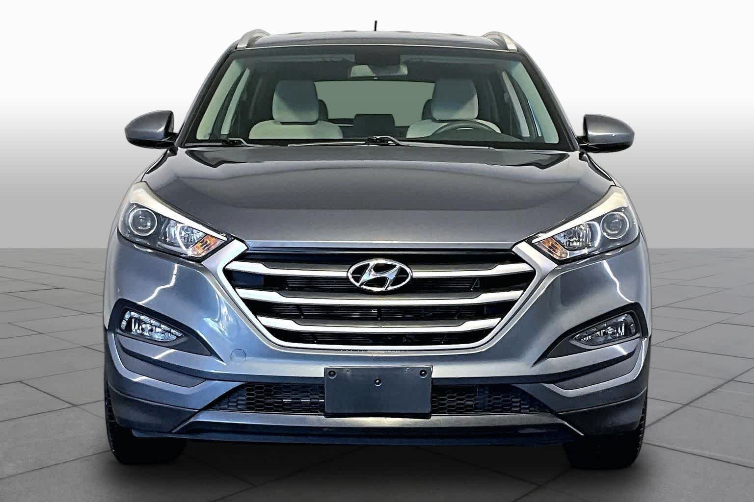 Used 2017 Coliseum Gray Hyundai SE image 4