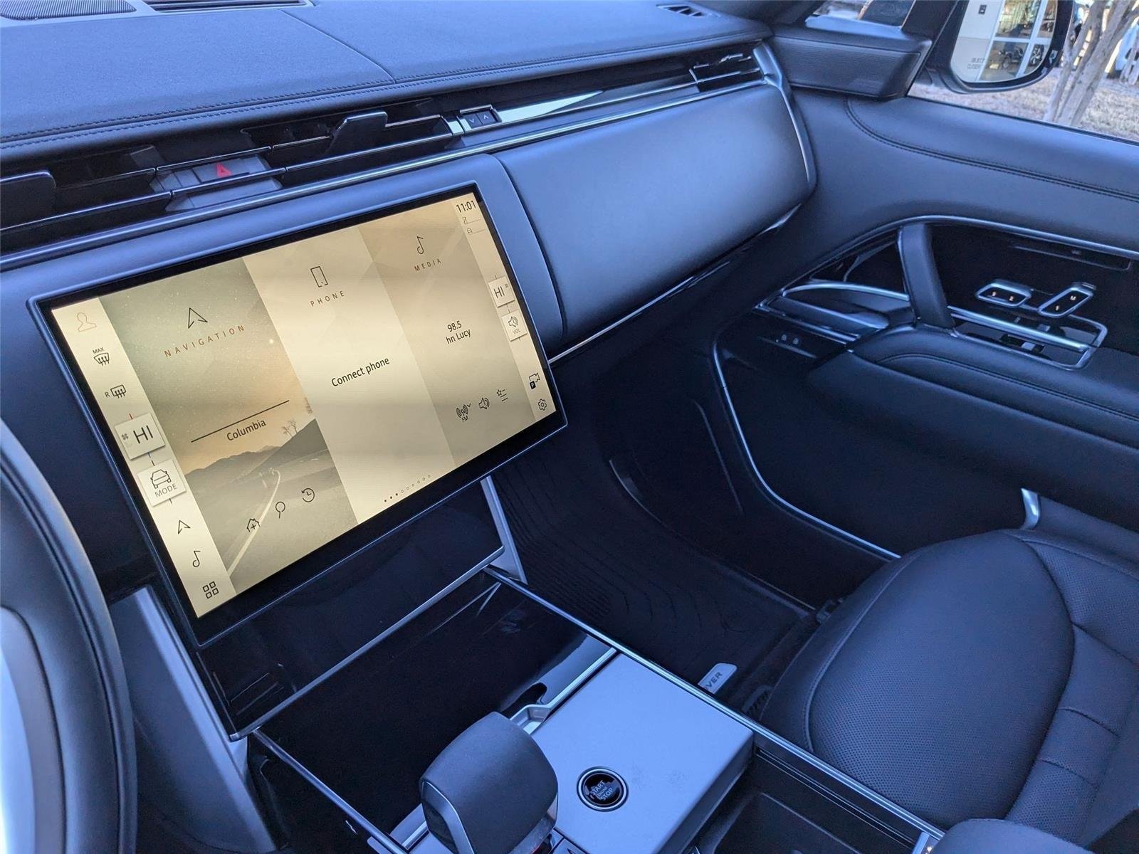 New 2025 Carpathian Grey LAND ROVER SE PHEV image 19