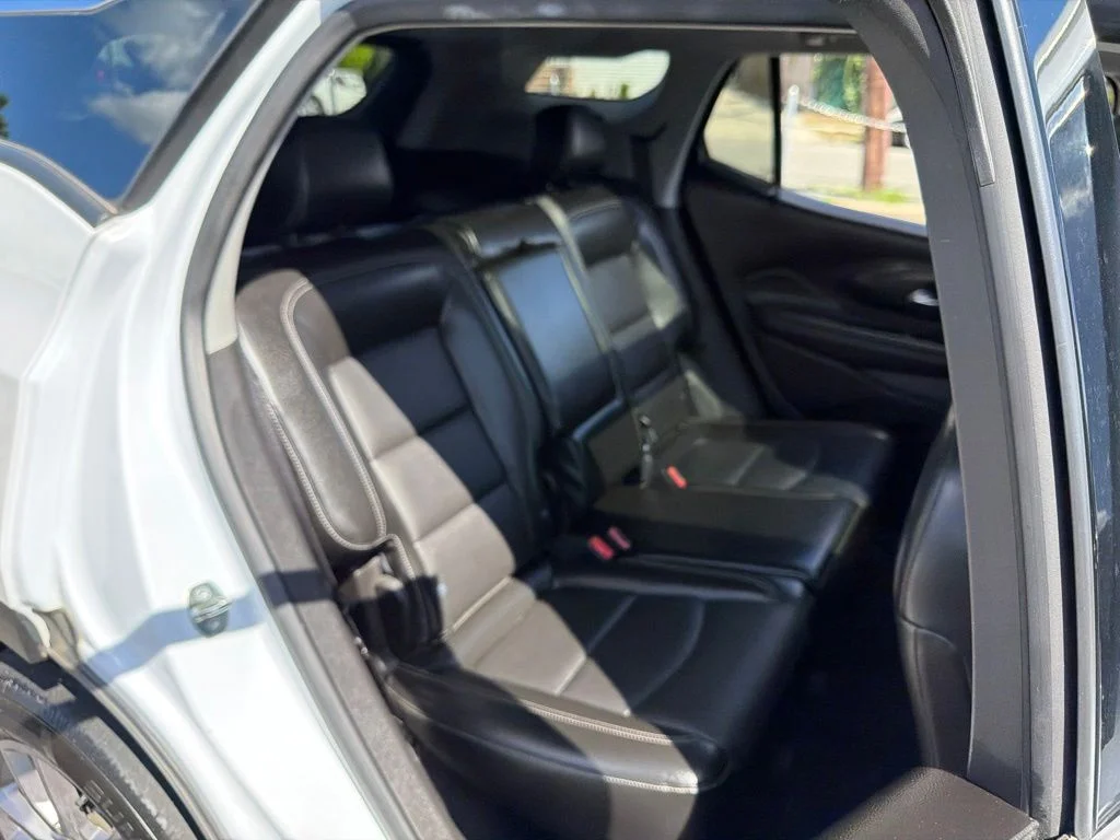 Used 2022 White GMC SLT image 22