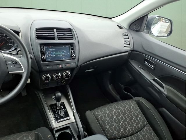 Used 2024  Mitsubishi 2.0 ES image 14