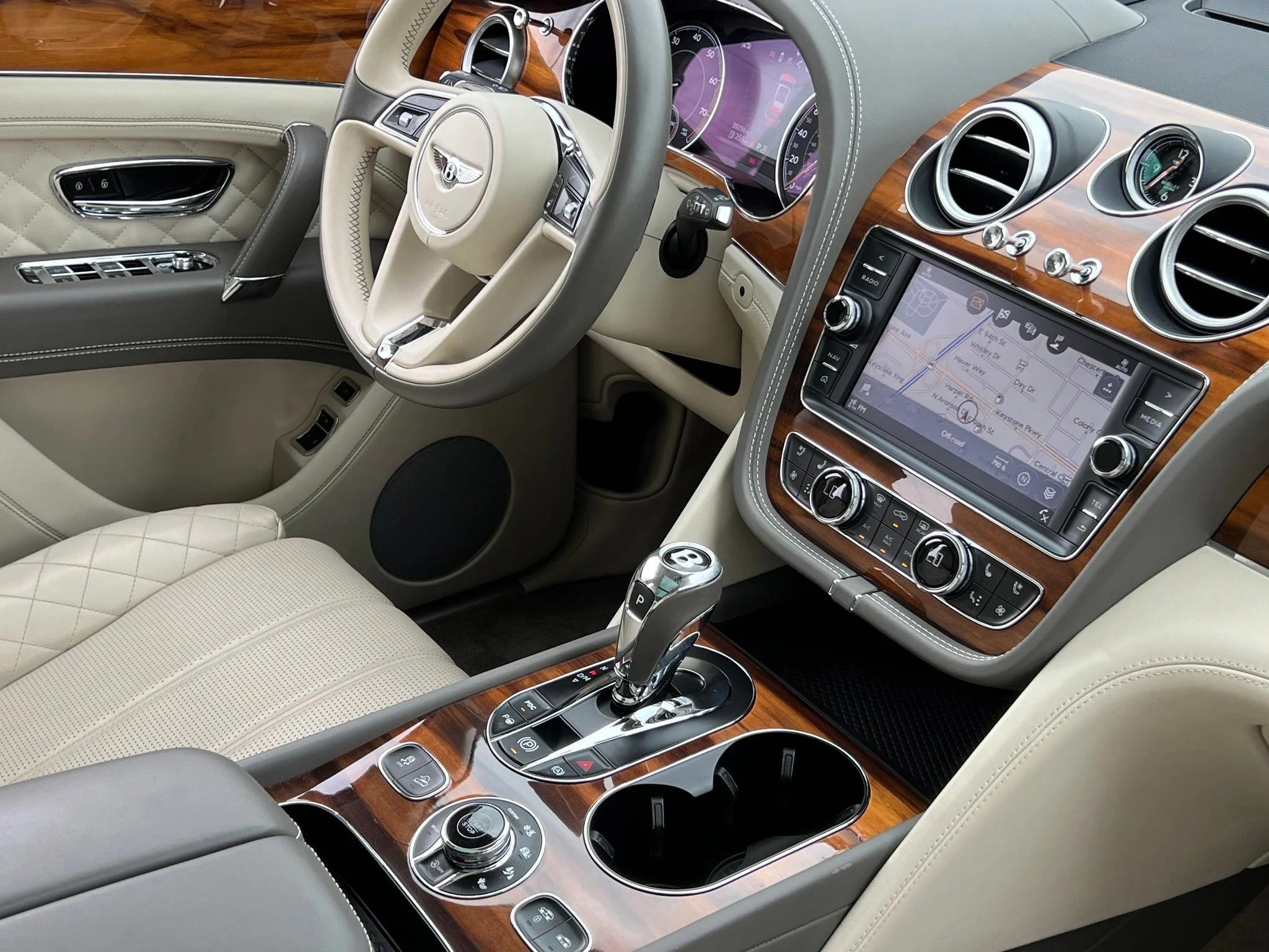 Used 2018  Bentley W12 image 15
