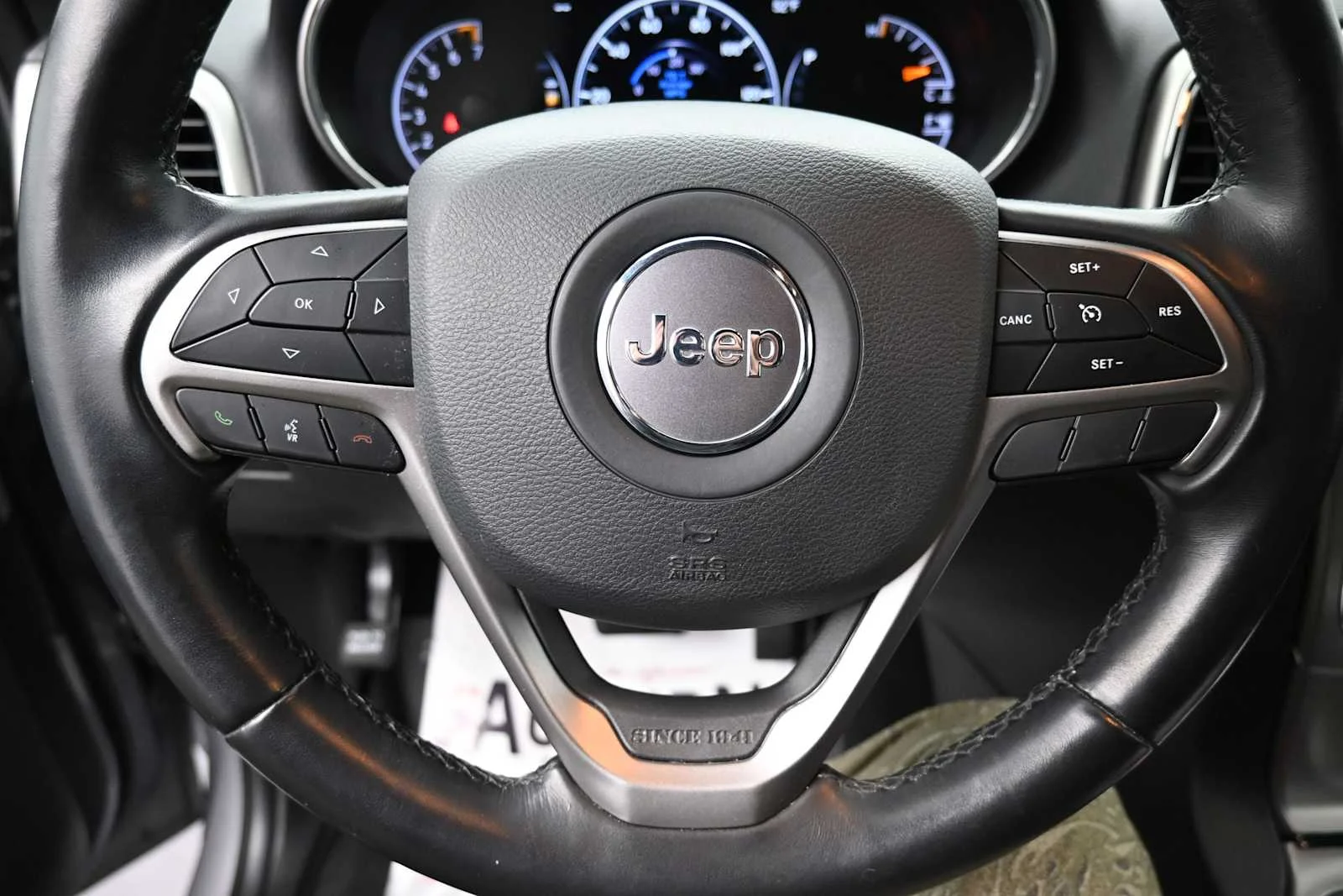 Used 2022 Silver Zynith Jeep Limited image 6