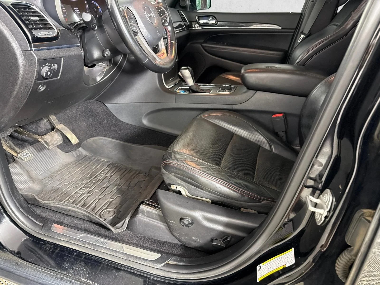Used 2020 Gray Jeep Trailhawk image 11