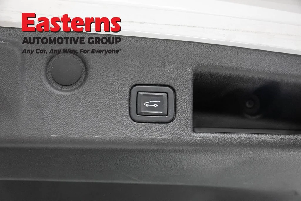 Used 2022 White Chevrolet LT image 10