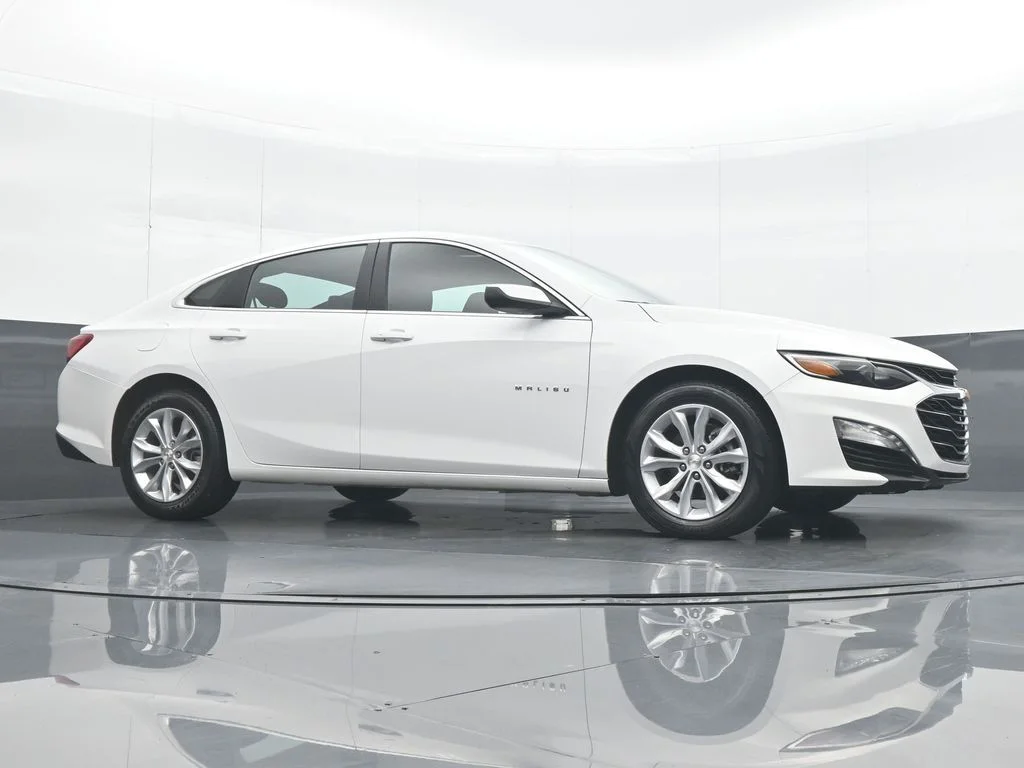 Used 2025 White Chevrolet LT image 32