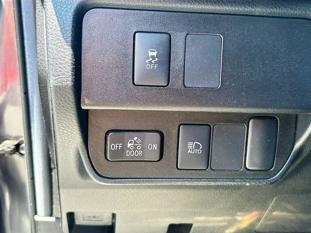 Used 2022 Gray Toyota SR image 26