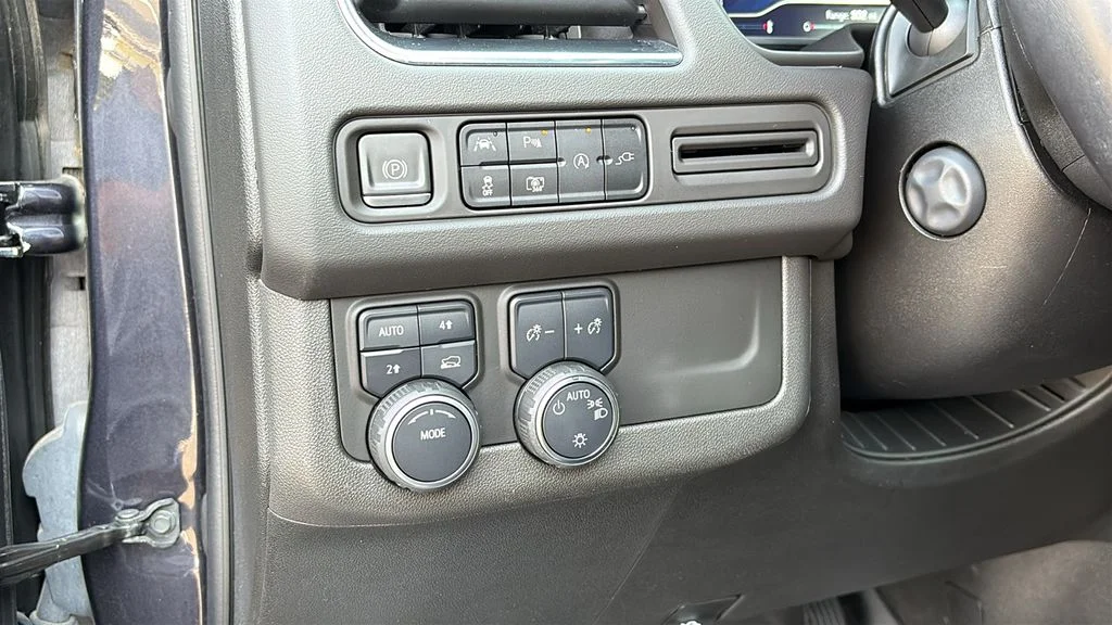 Used 2022  Chevrolet RST image 11