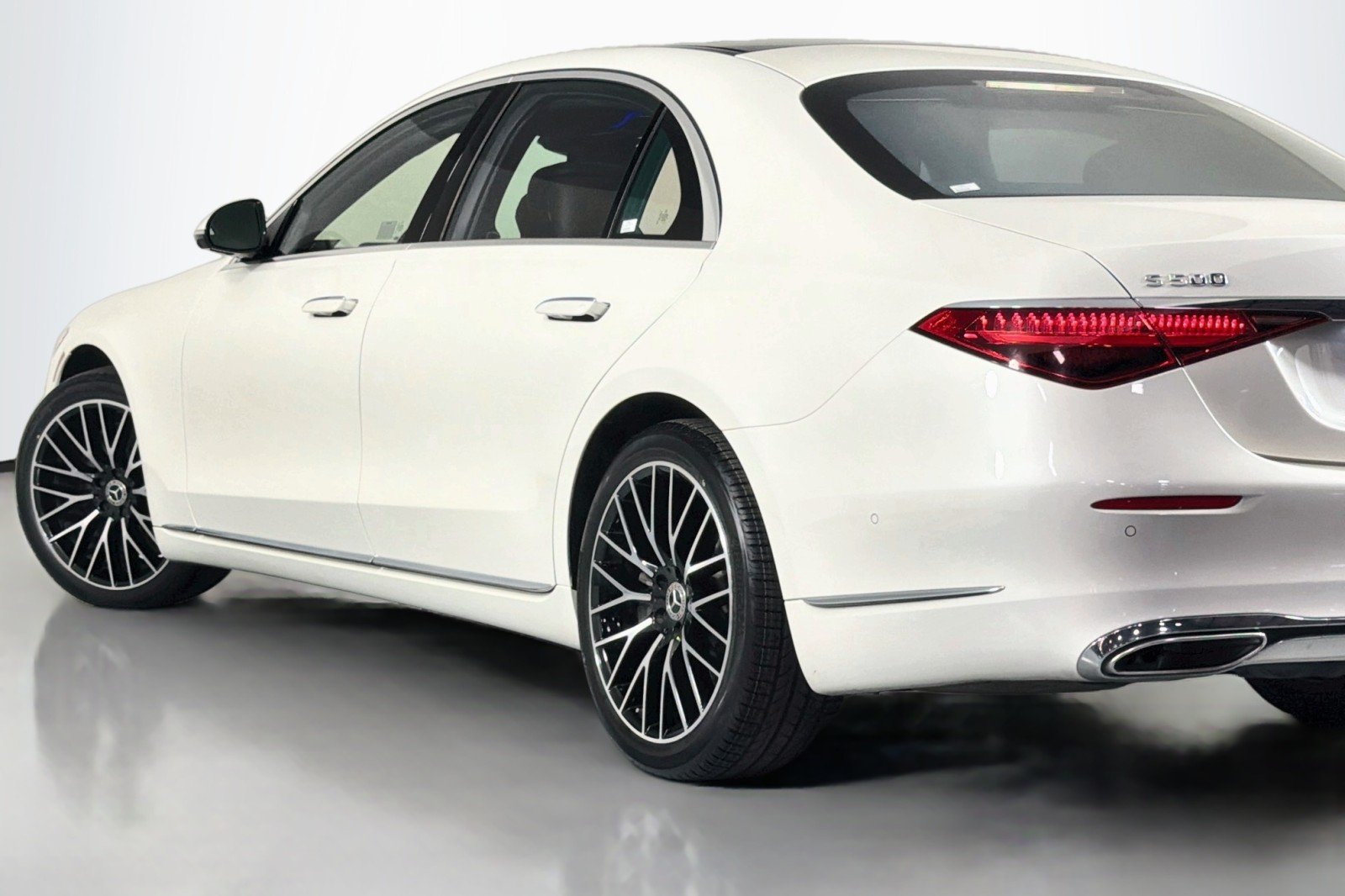 Certified Used 2023 MANUFAKTUR Diamond White Mercedes-Benz S 500 image 15