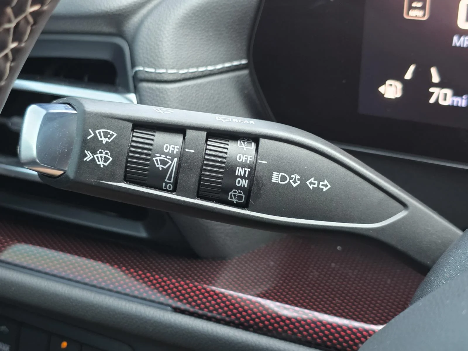 Used 2025 Pearl Chevrolet Z71 image 32