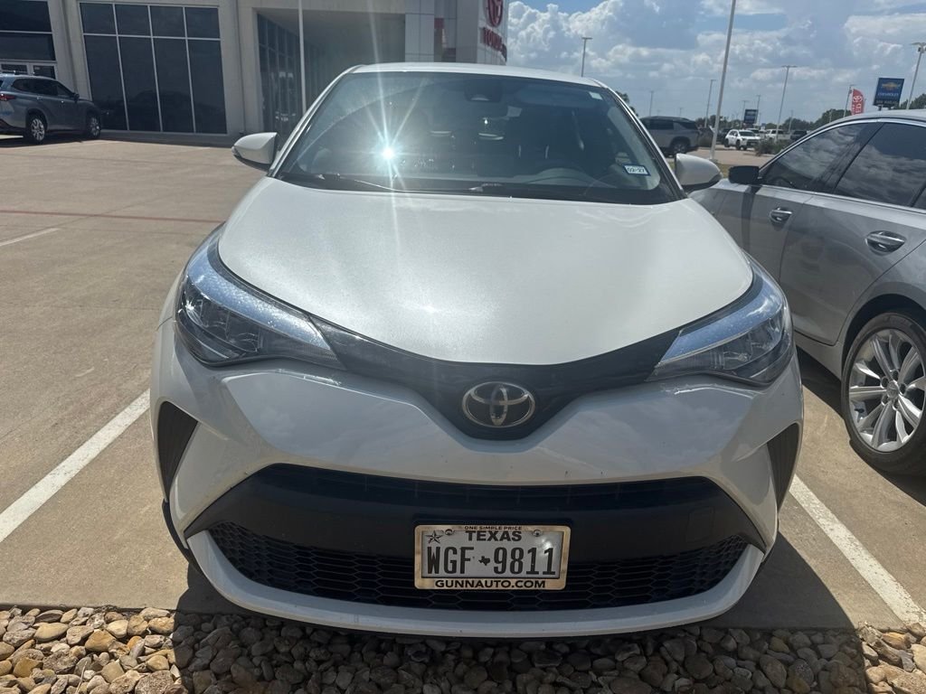 Used 2021 White Toyota LE image 10