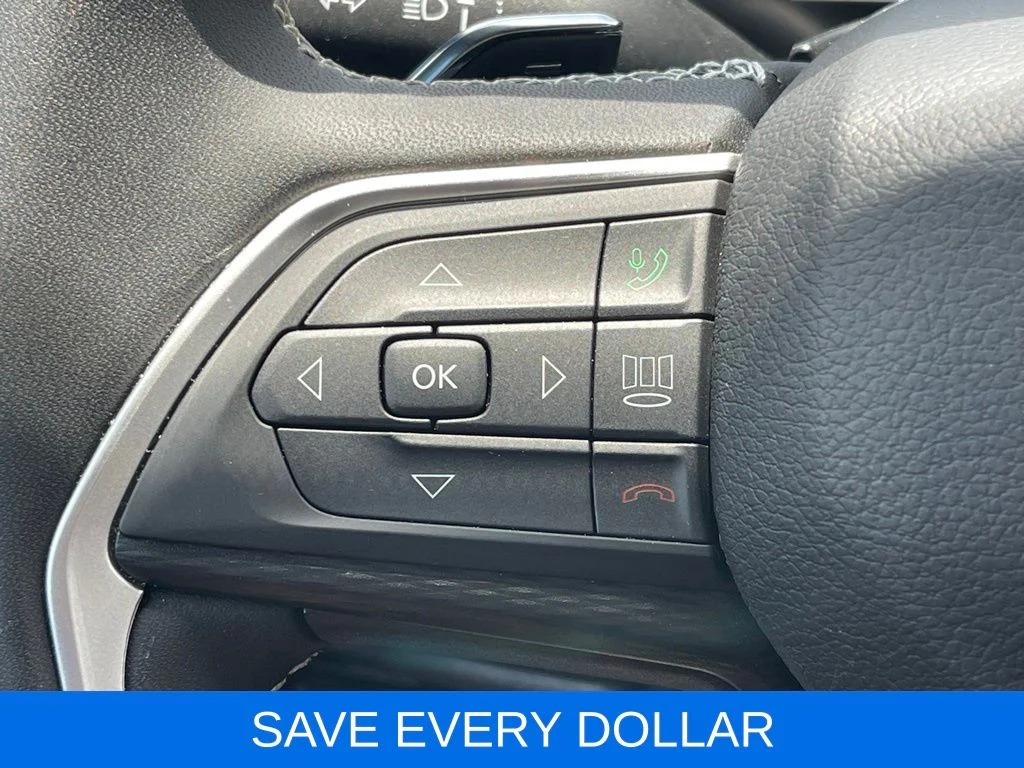 Used 2025 White Jeep Laredo image 17