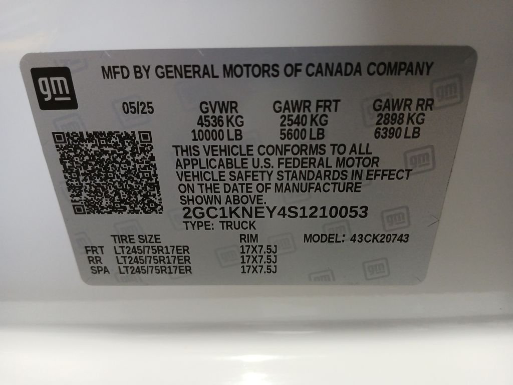 Used 2025 White Chevrolet LT image 35
