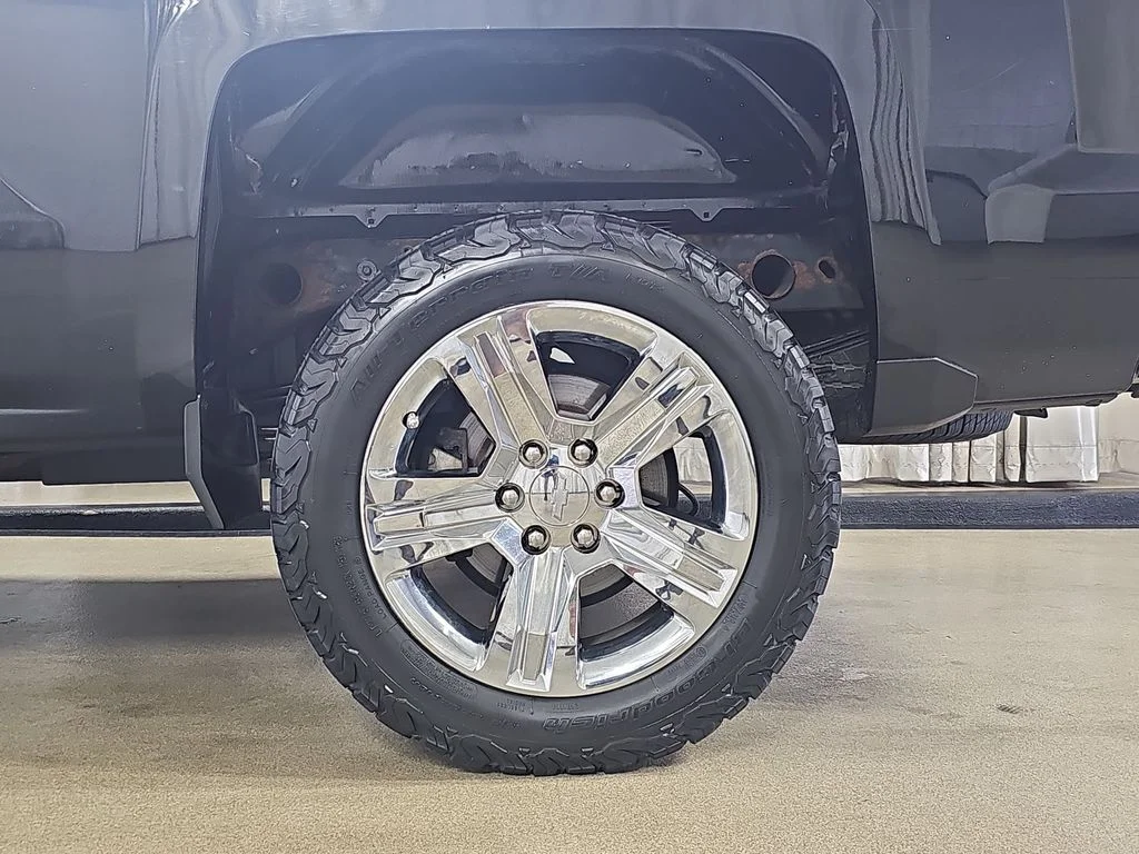 Used 2017 Black Chevrolet Custom image 37