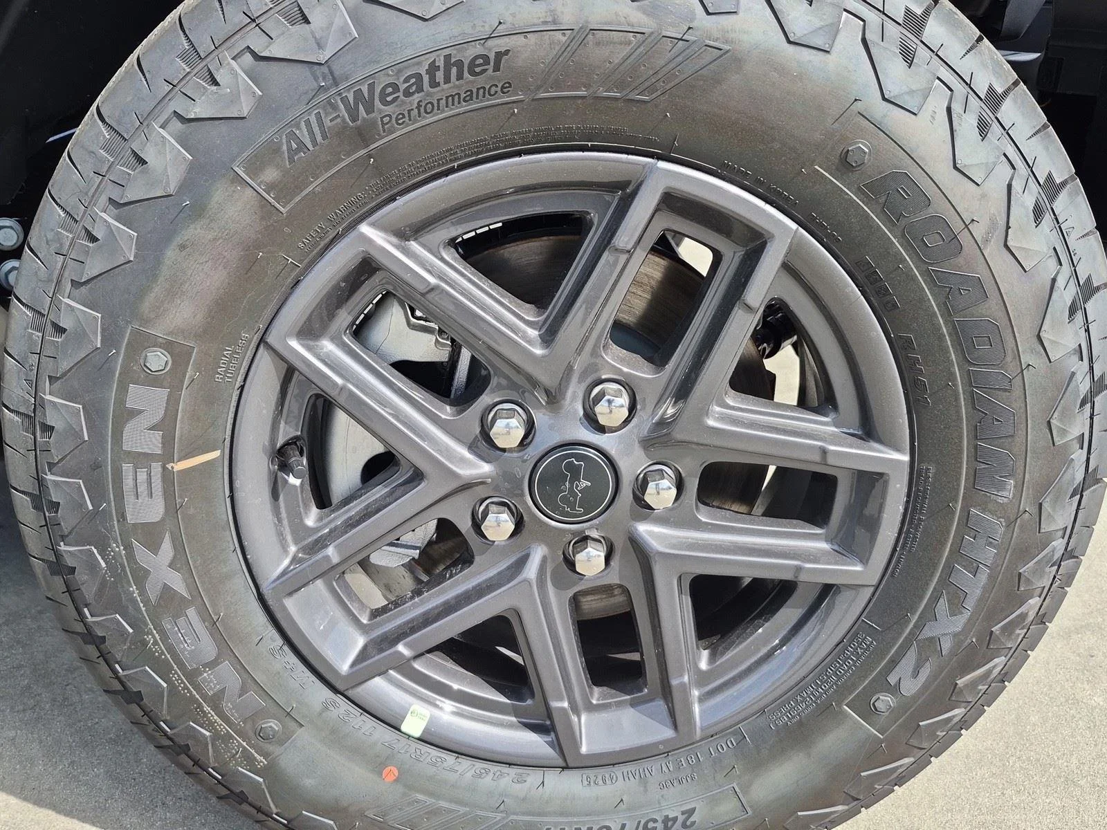 New 2026 Hydro Blue Pearl-Coat Exterior Paint Jeep Sport S image 13