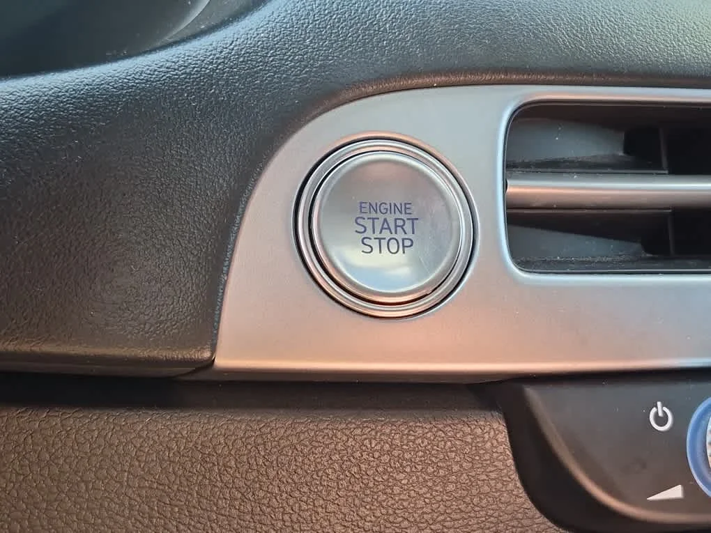 Certified Used 2024 Moonlight Cloud Hyundai SEL 7P image 21