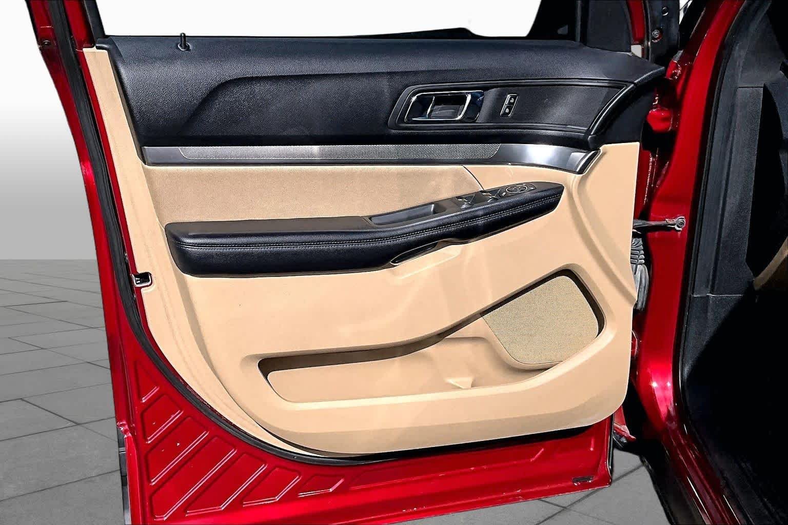 Used 2016 Ruby Red Metallic Tinted Clearcoat Ford Base image 22
