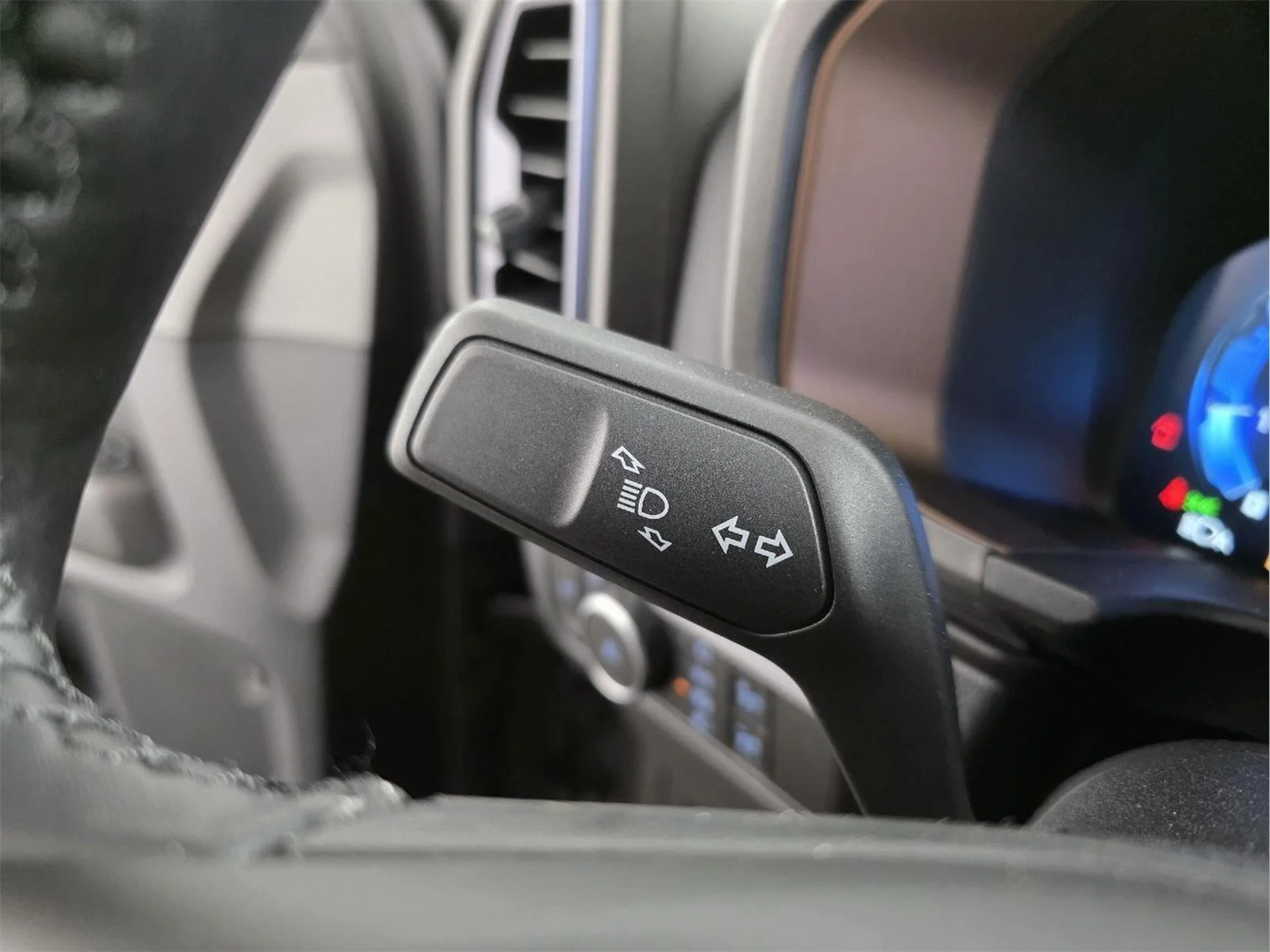 Used 2025 Carbonized Gray Metallic Ford Outer Banks image 31