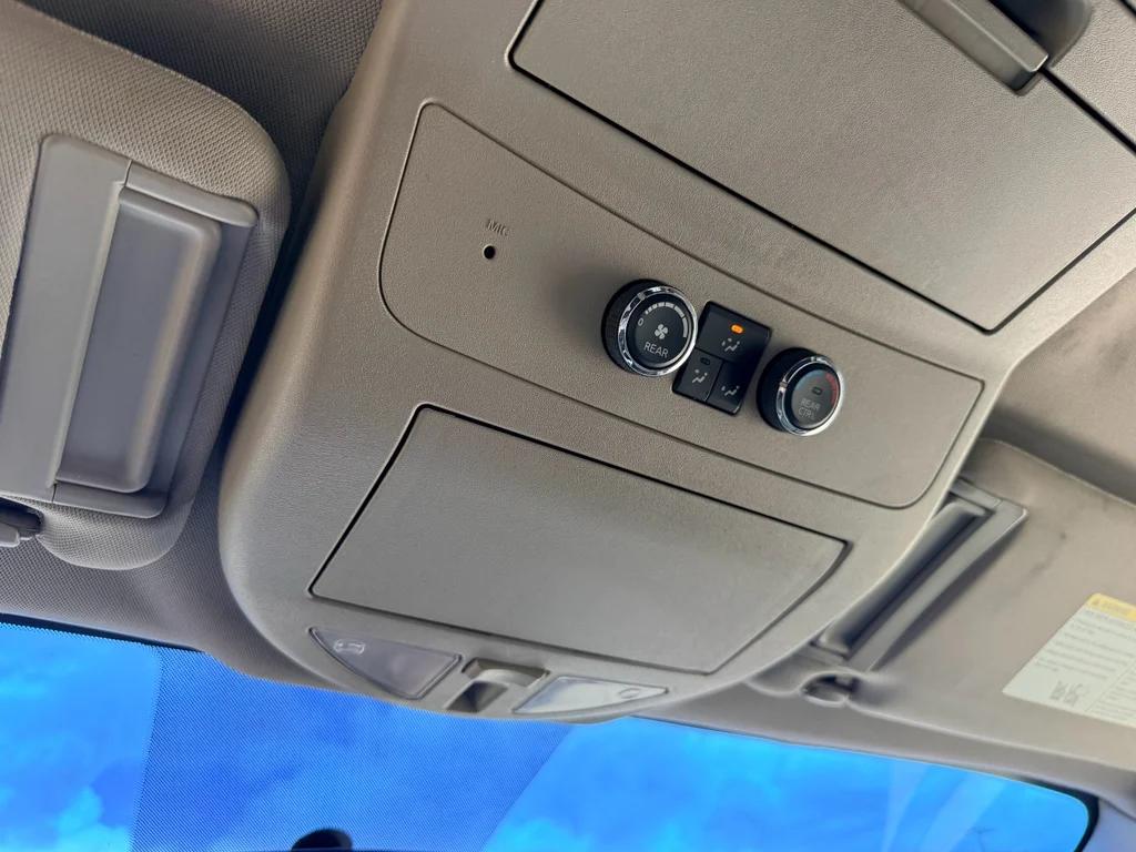 Used 2010 Smoke Nissan SE image 22