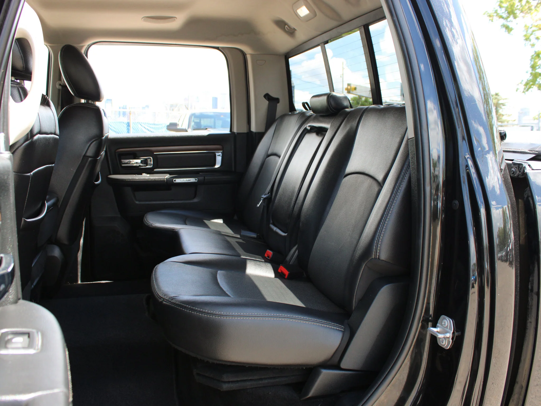 Used 2017 Black RAM Laramie* 6 Speed Manual | Heated/Vented Leather Seats | Nav | Bedliner | Diesel | Alpine image 15