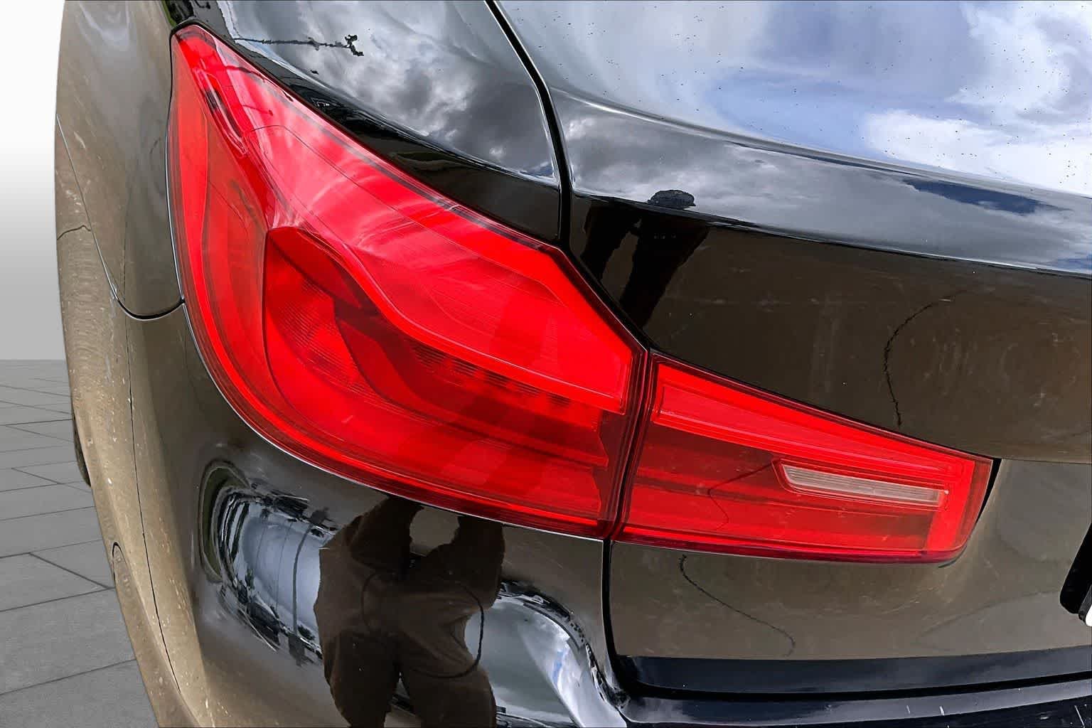 Used 2020 Black Sapphire Metallic BMW 530i image 29
