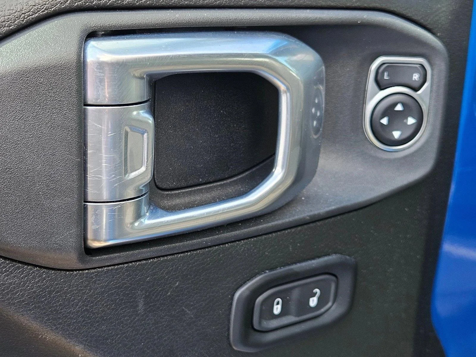 Used 2025 Hydro Blue Pearlcoat Jeep Sport S image 7