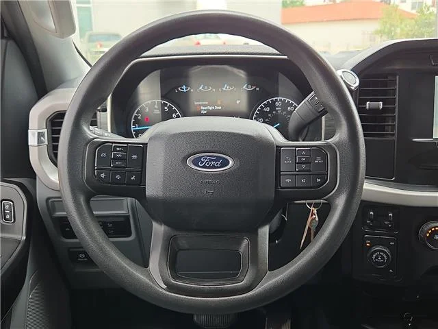 Used 2023 Oxford White Ford XL 4x4 SuperCrew Cab 5.5 ft. box 145 in. WB image 13