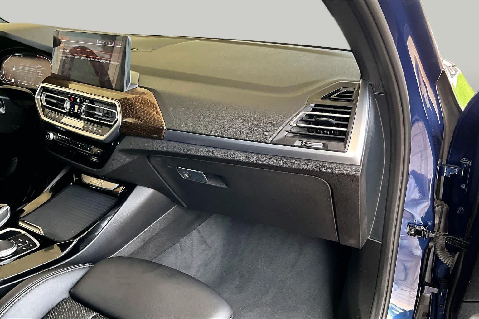 Used 2022 Phytonic Blue Metallic BMW xDrive30i image 17