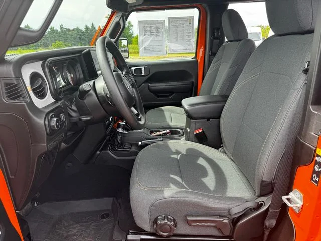 Certified Used 2025  Jeep Sport image 18