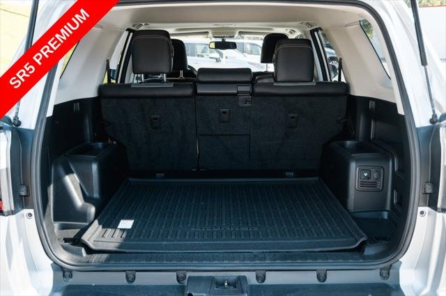 Certified Used 2019 CLASSIC SILVER MET Toyota  image 7