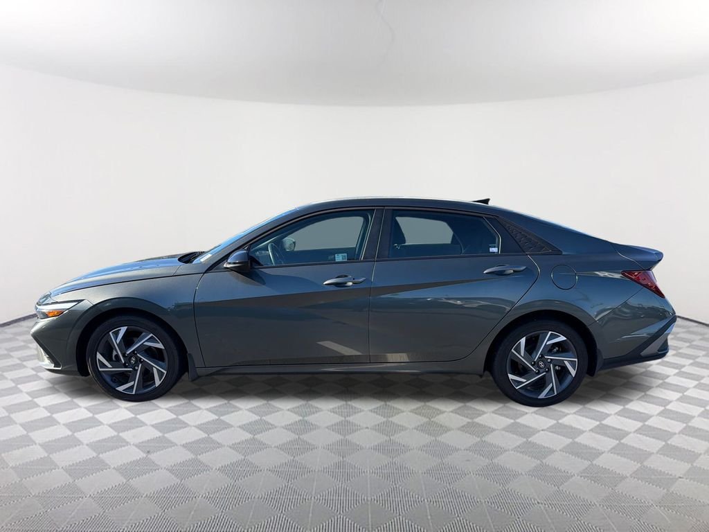 Used 2025 Gray Hyundai SEL Sport image 8