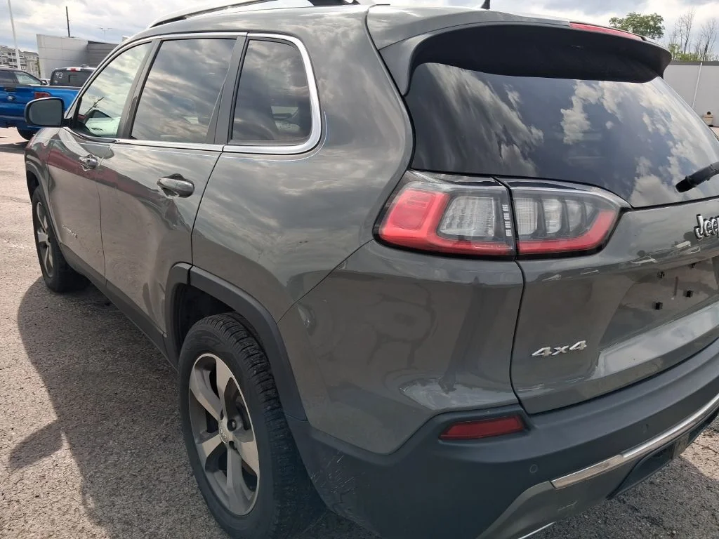 Used 2019 Gray Jeep Limited image 4