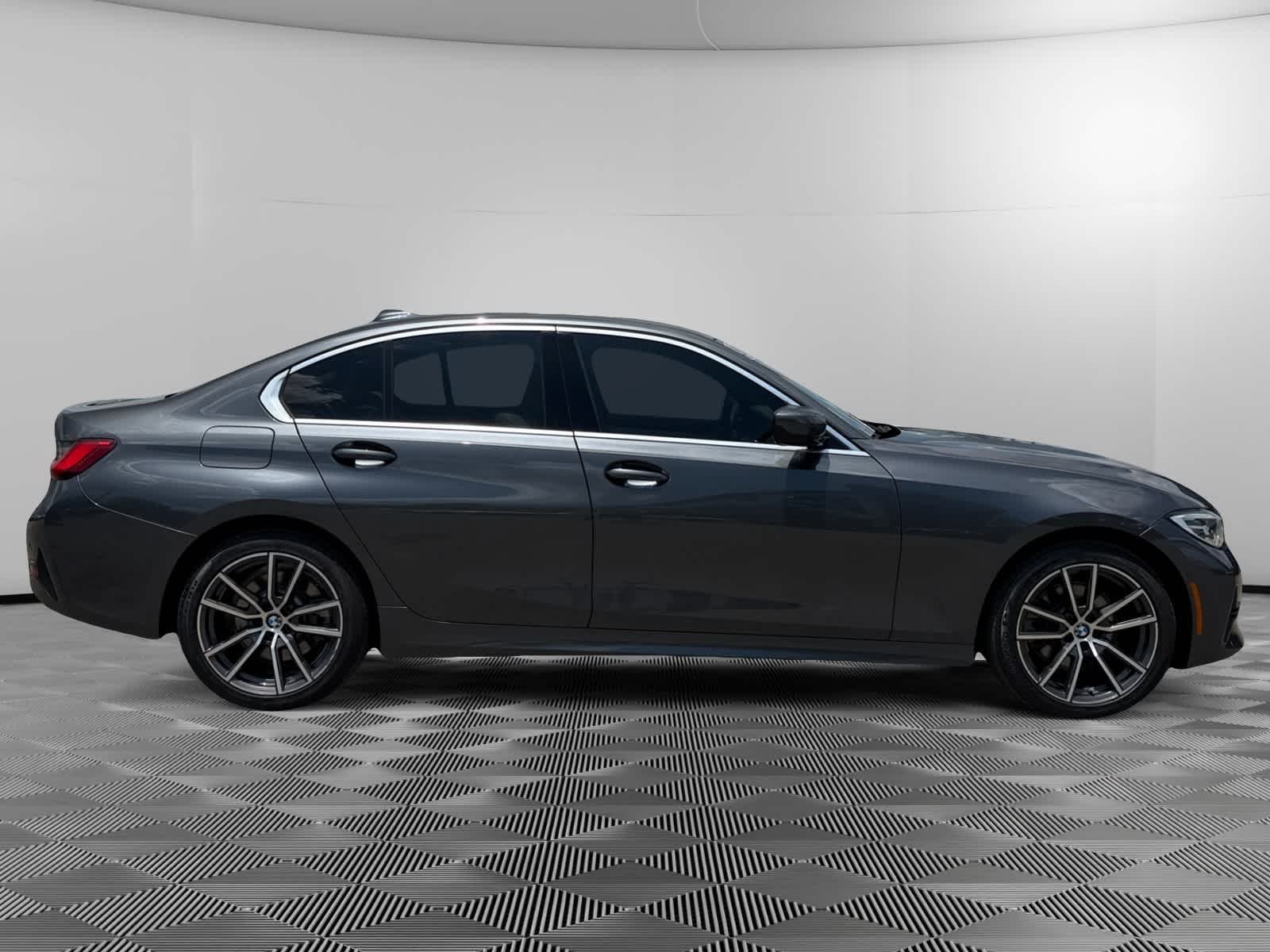 Used 2020 Mineral Gray Metallic BMW 330i xDrive image 3