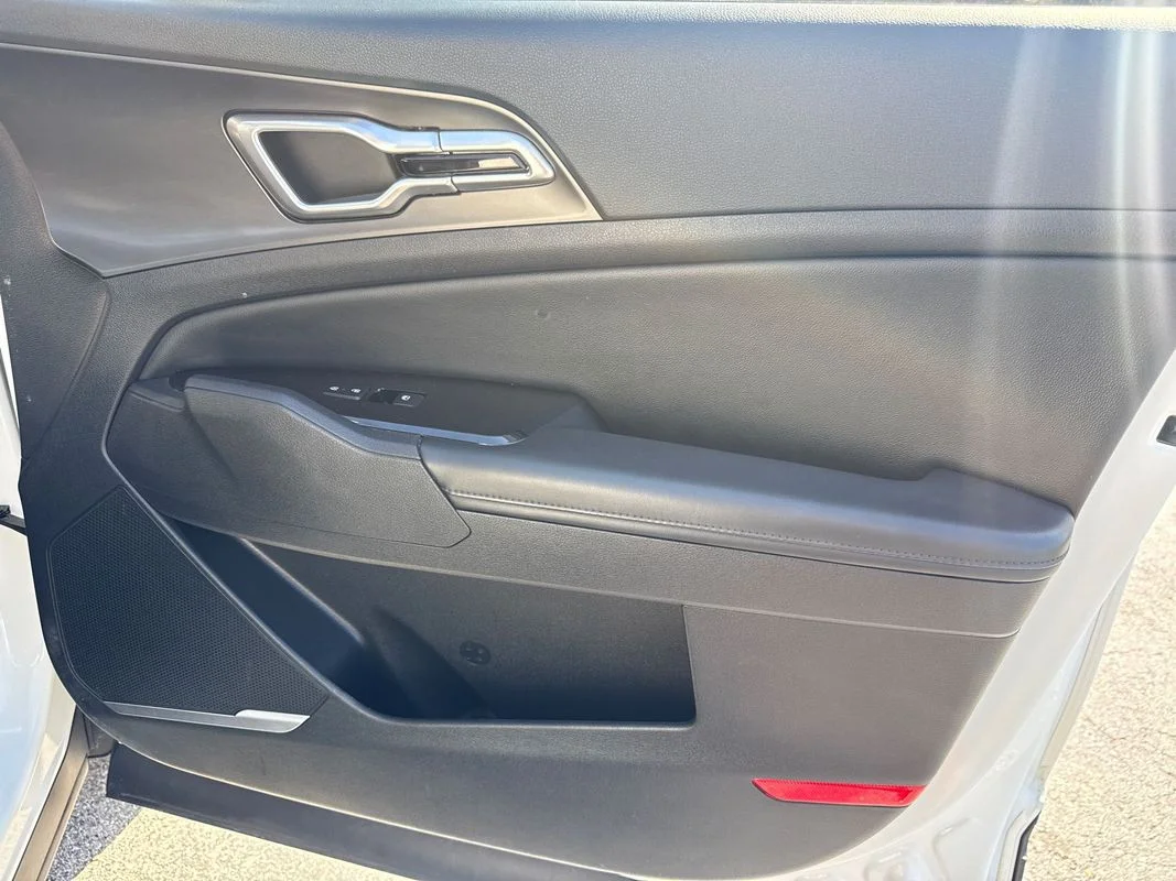 Used 2023  Kia EX image 21