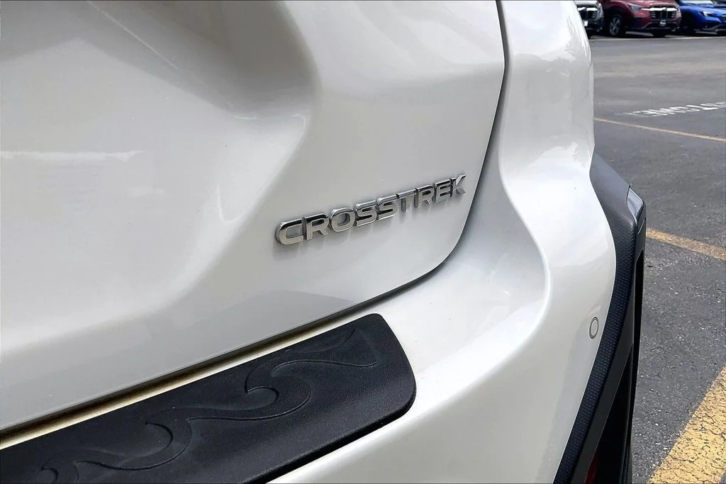 Used 2025 White Subaru Limited image 9