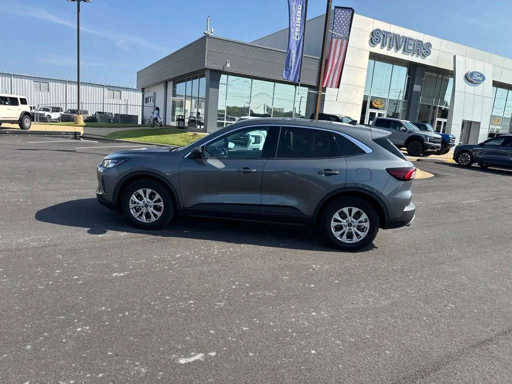 Used 2024 Gray Ford Active image 11