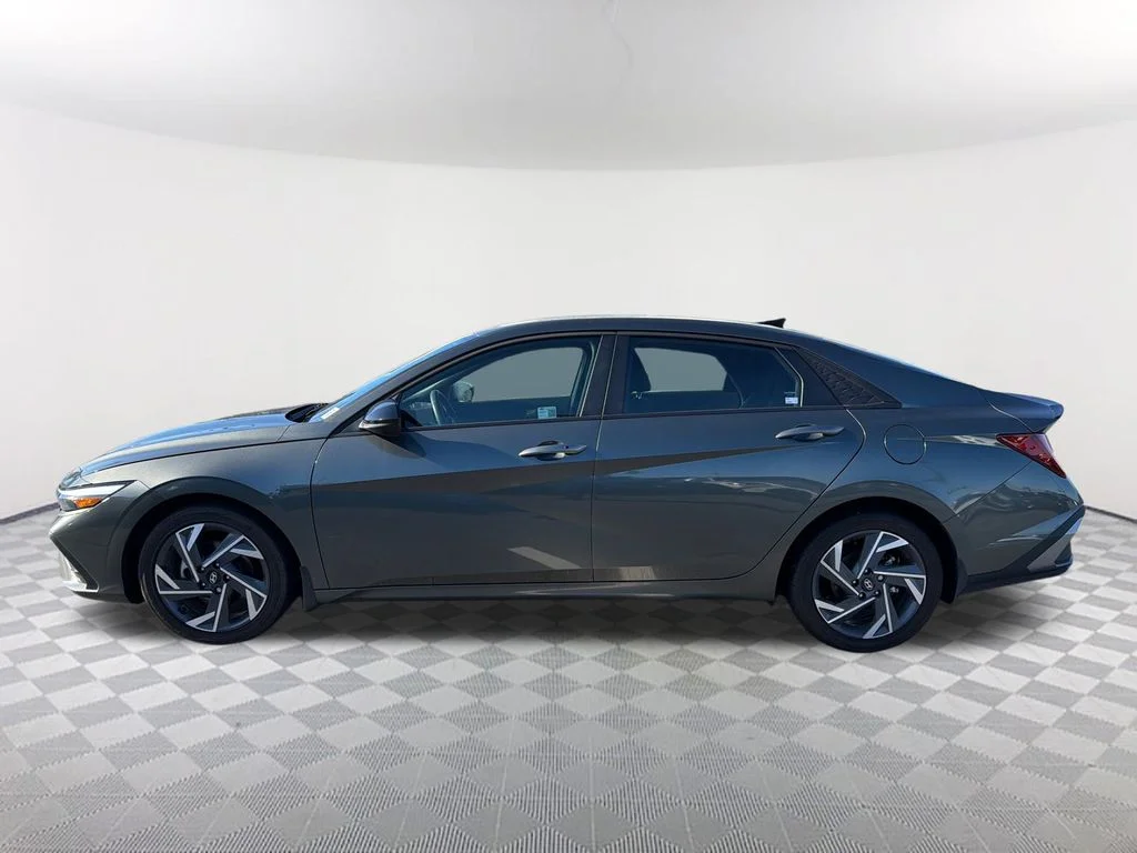 Used 2025 Gray Hyundai SEL Sport image 8