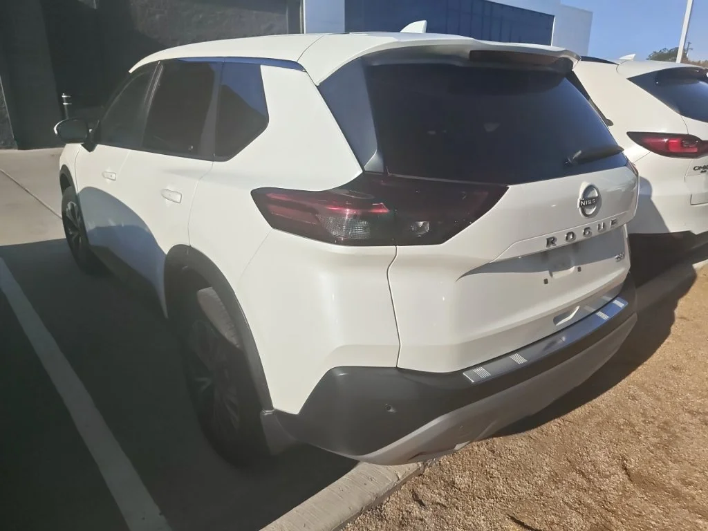 Used 2022 White Nissan SV image 4