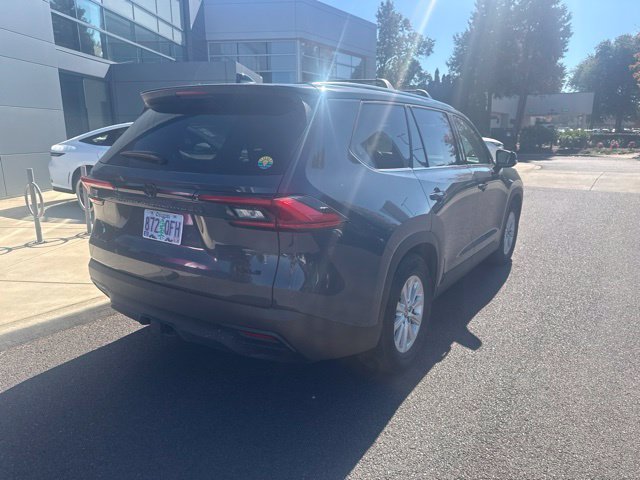 Used 2024 White Toyota XLE image 5