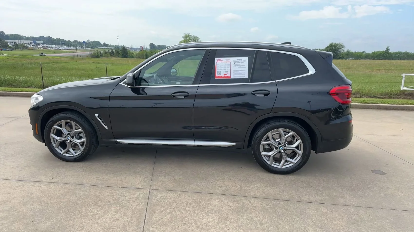 Used 2021 Black Sapphire Metallic BMW xDrive30i image 6