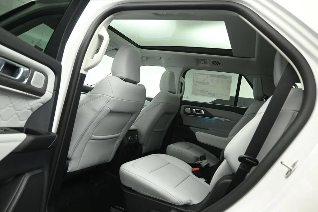 New 2026 White Ford Platinum image 17