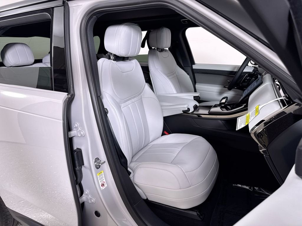 New 2026 Borasco Grey Land Rover SE image 22