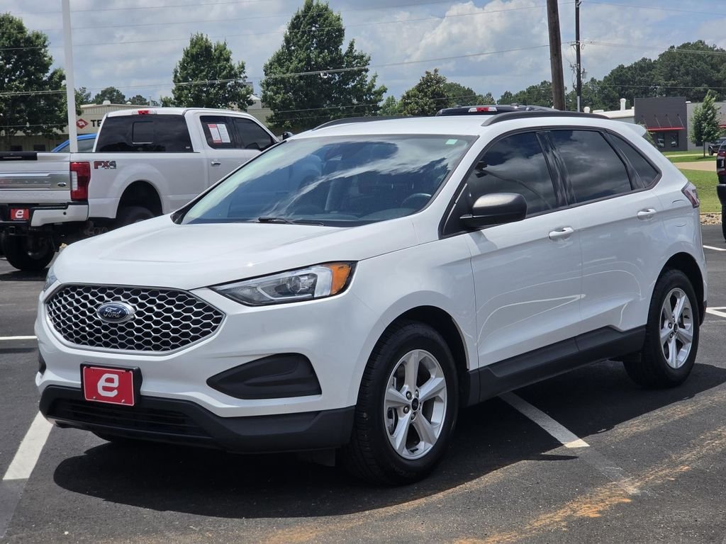 Used 2023 Oxford White Ford SE image 15