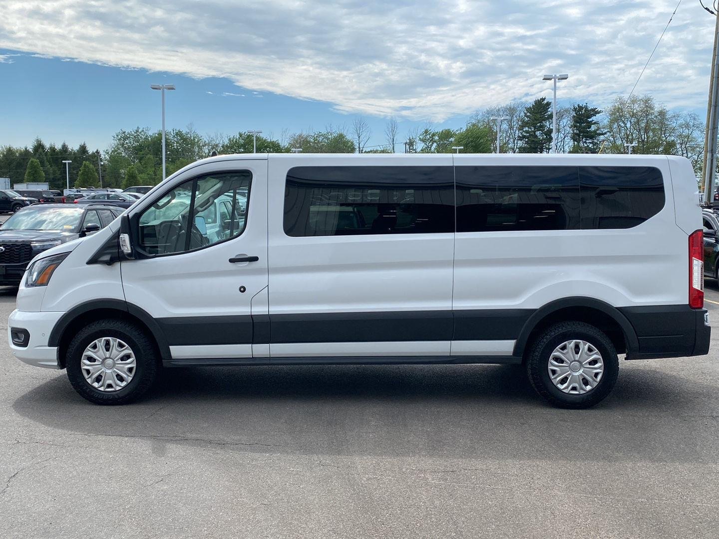Used 2023 Oxford White Ford 350 XLT image 4