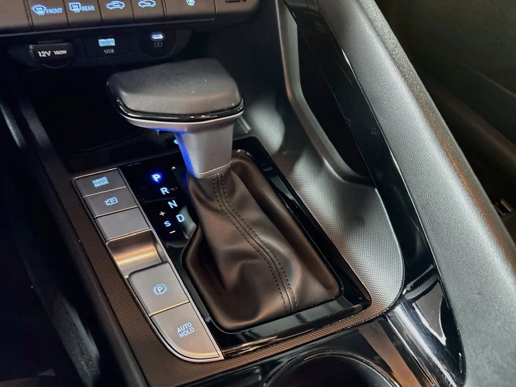Used 2025 White Hyundai SEL Convenience image 18