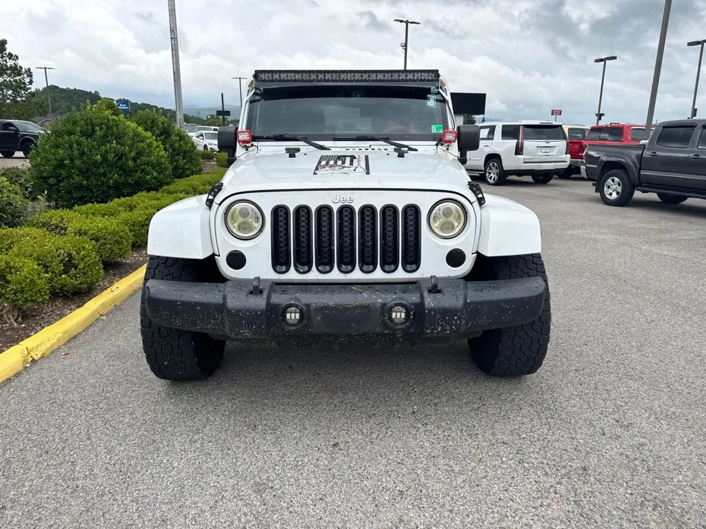 Used 2013 Bright White Jeep Unlimited Sahara image 4