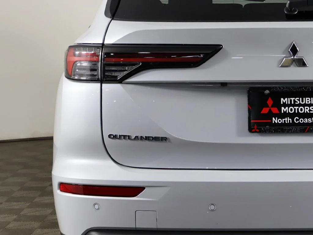New 2026 White Mitsubishi ES image 16